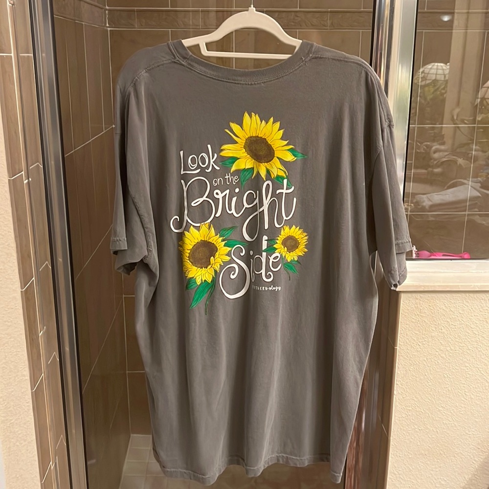 Simply souther tee size XL